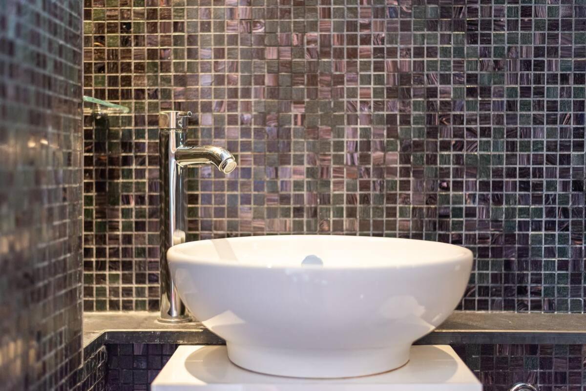 Award-Winning Designer Apartment Londra Esterno foto